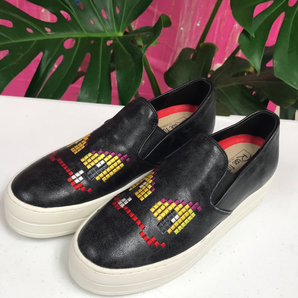 NWOT Skecher Street Rise fit slip-on face monster